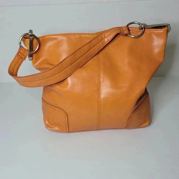 Bueno Handbags - BUENO Vegan Leather shoulder bag